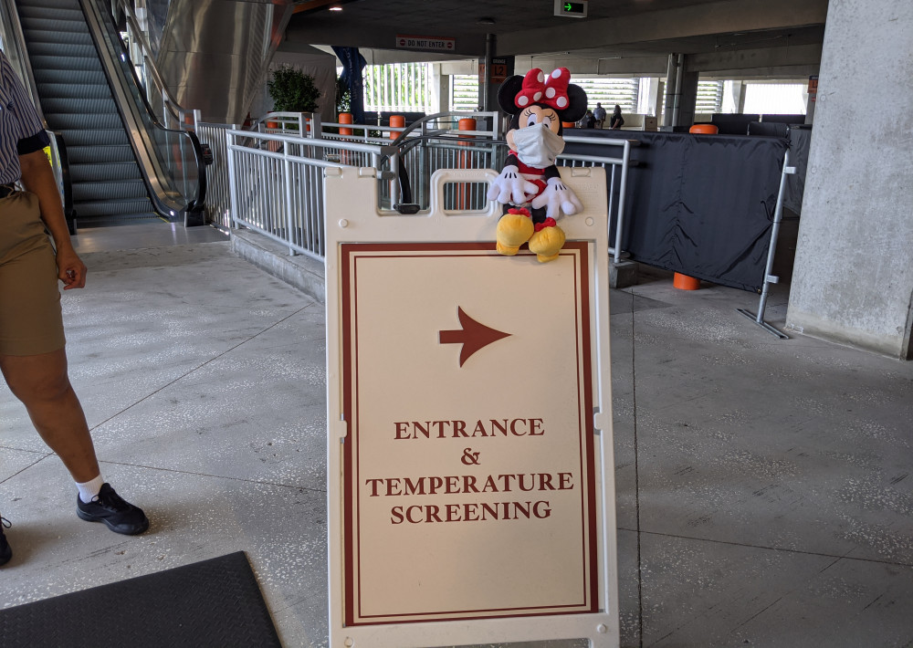 entrance sign to temperature screening