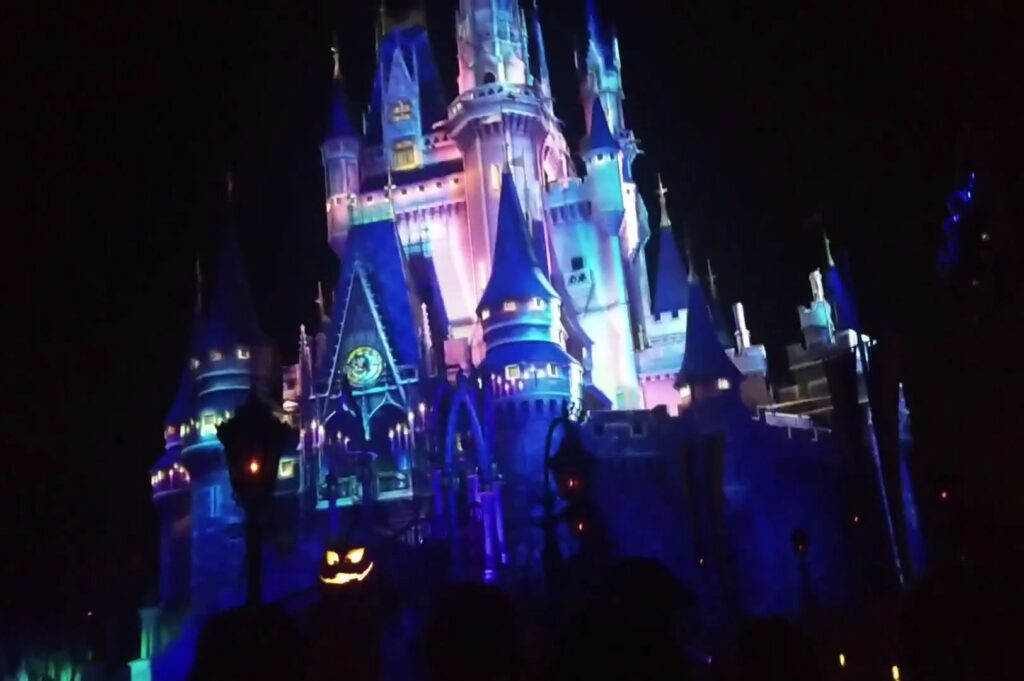 Castle lit up for MNSSHP at night