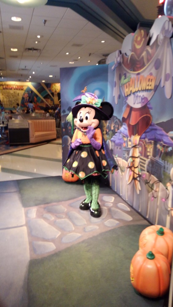 Minnie at Minnie's Halloween Dine